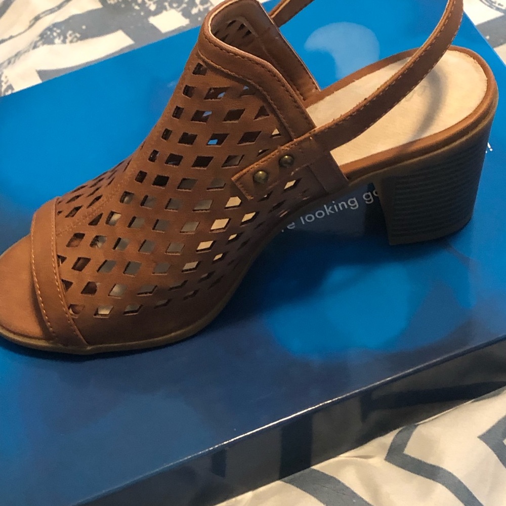 Easy Street Sandals! 👡 NIB